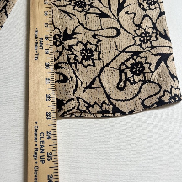 S.L.B.Vintage Silk Floral Print Sz 10 Pants in Beige / Black Capri Inseam: 25" - Picture 9 of 10
